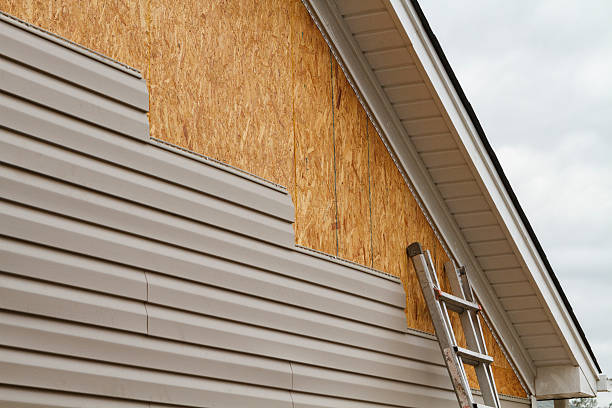 Professional Siding Inspection technician working in East Berlin, CT